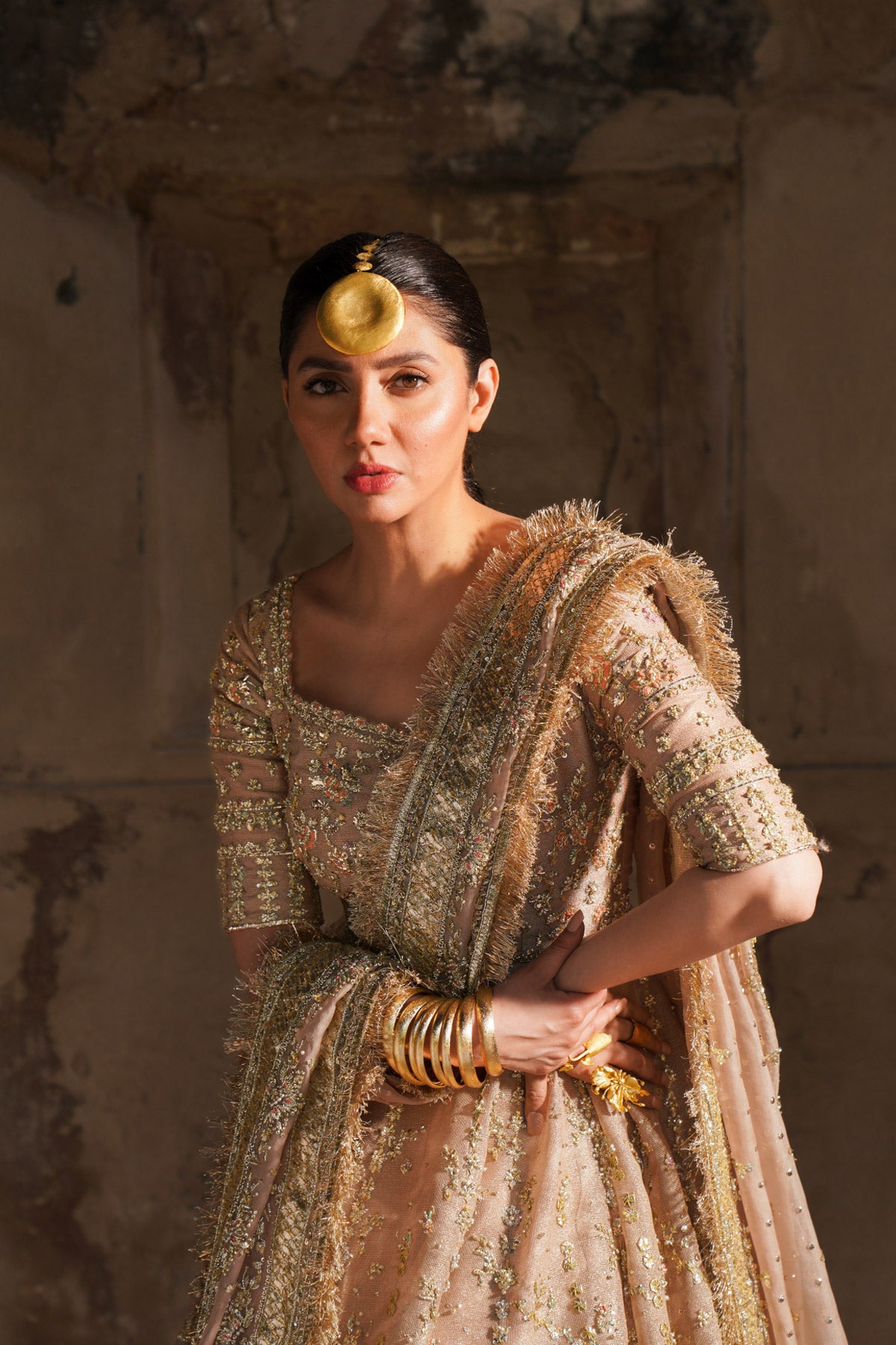 Mahira Khan in a closeup shot wearing a dusty pink bridal peshwas by Zuria Dor paired with a handcrafted dupatta
