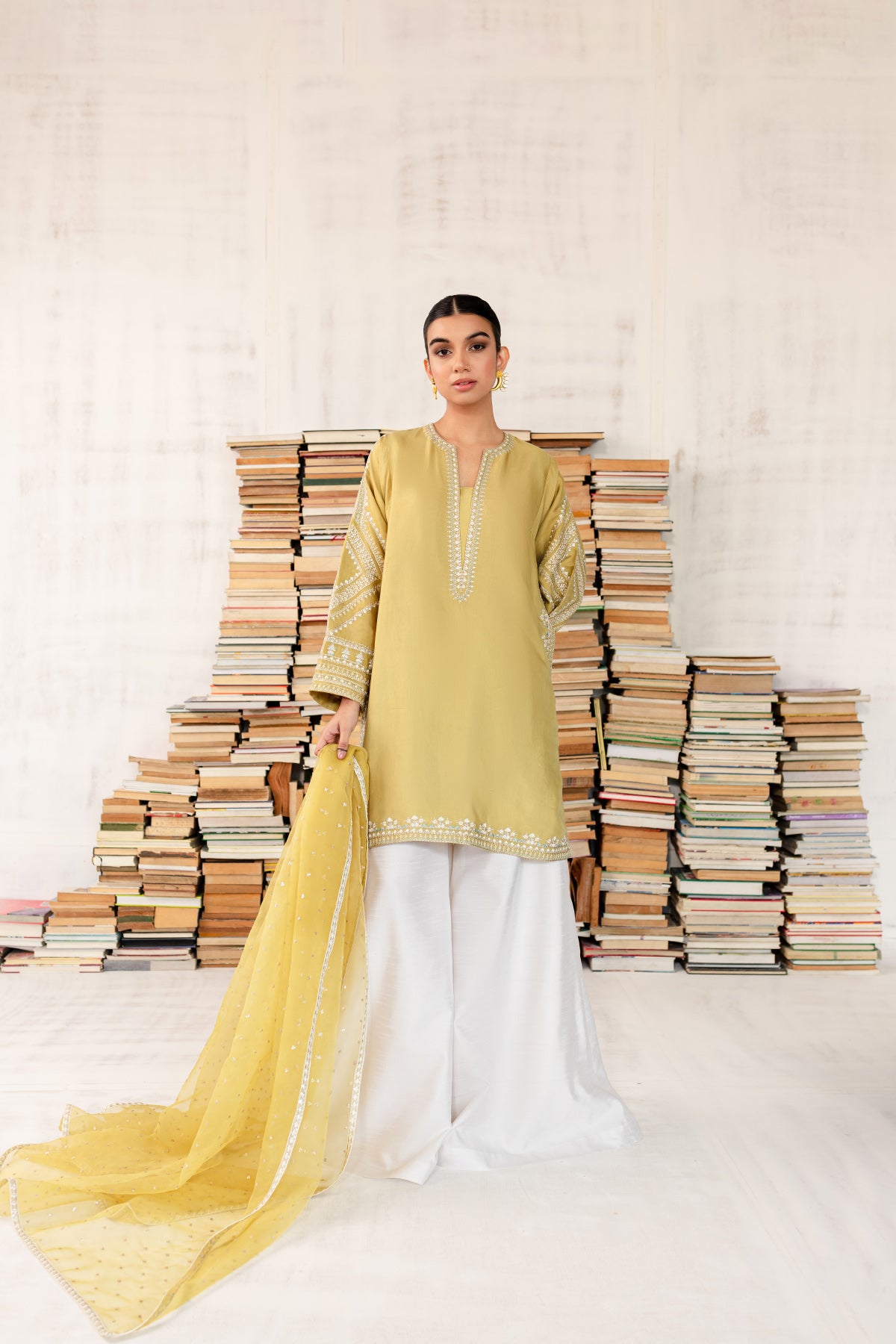 Model in a front shot wearing Cotton silk shirt with silk pants and organza dupatta