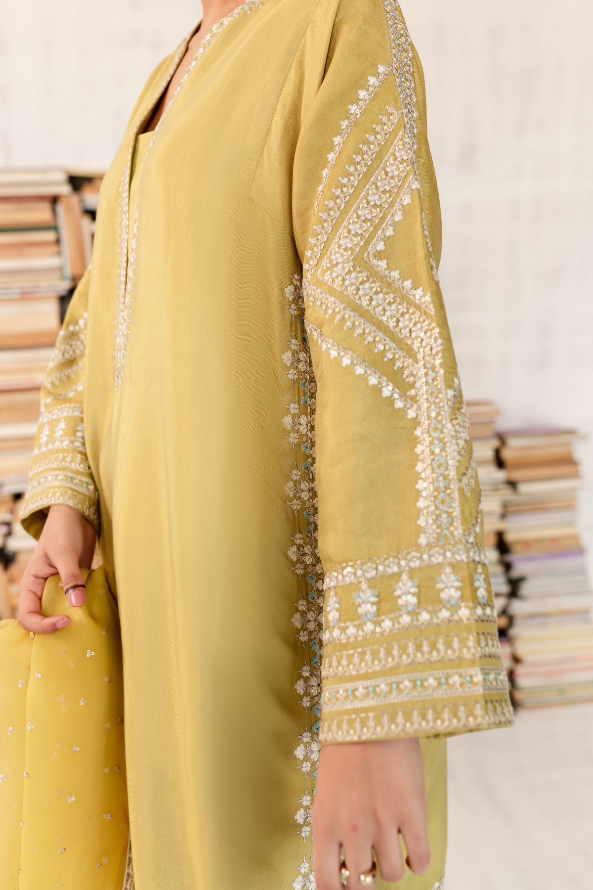 Model in a close shot wearing Cotton silk shirt with silk pants and organza dupatta